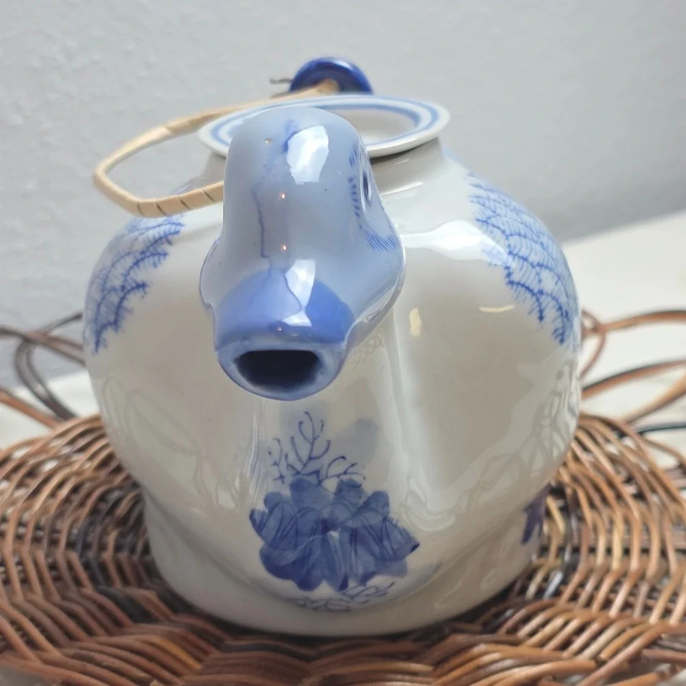 Vintage Blue White Ceramic Duck Teapot‎ Lid Handle Handpainted Made in China